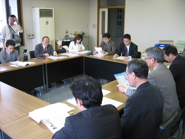 記者会見の模様(2005.4.15)